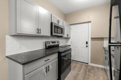 4205 Ellenwood Avenue - Photo 4 of 21