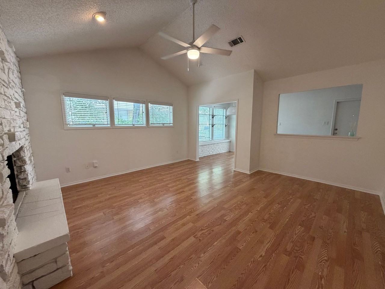 2407A Winsted Ln - Photo 5 of 18