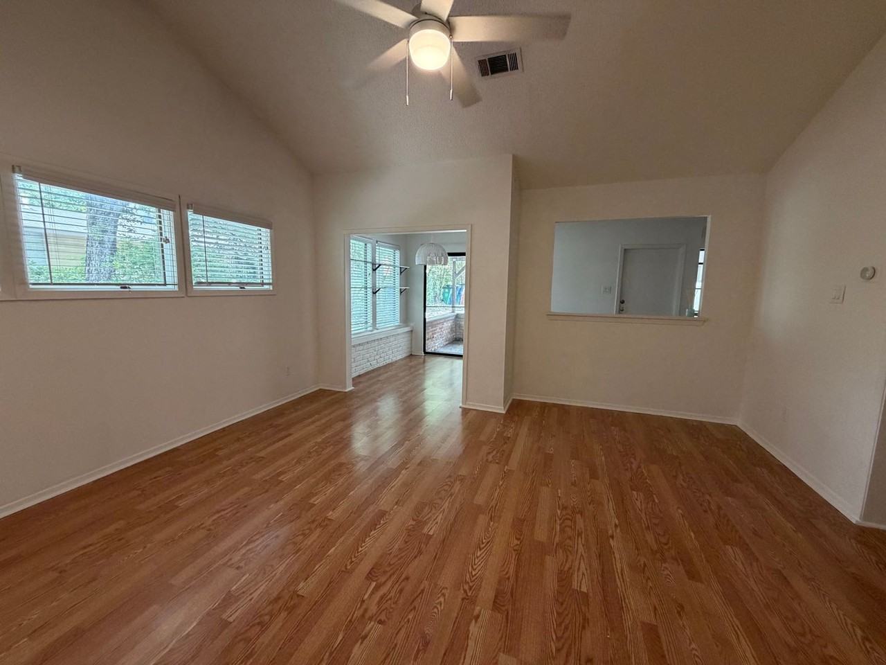 2407A Winsted Ln - Photo 6 of 18