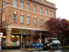 Queen Jeanette Apartments - Photo 1 of 1