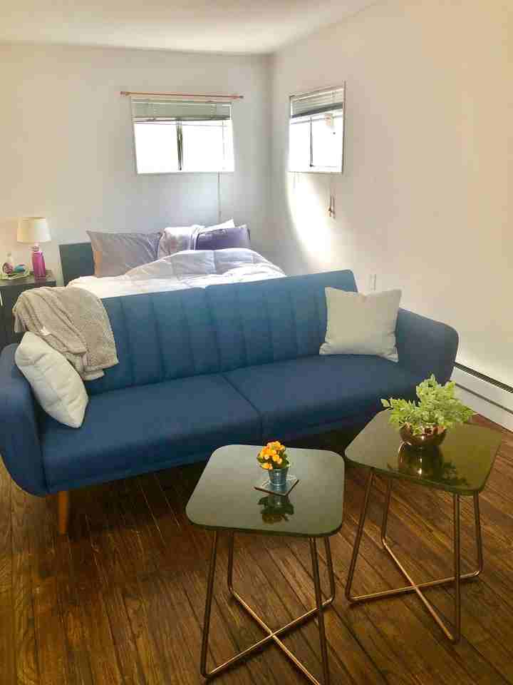 Quorum House - Photo 3 of 13