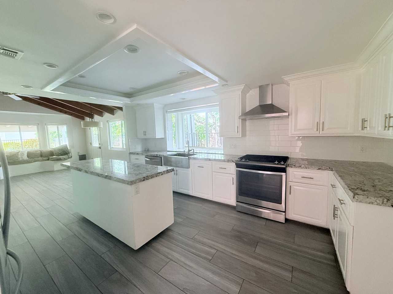 4989 Cochran St - Photo 4 of 13