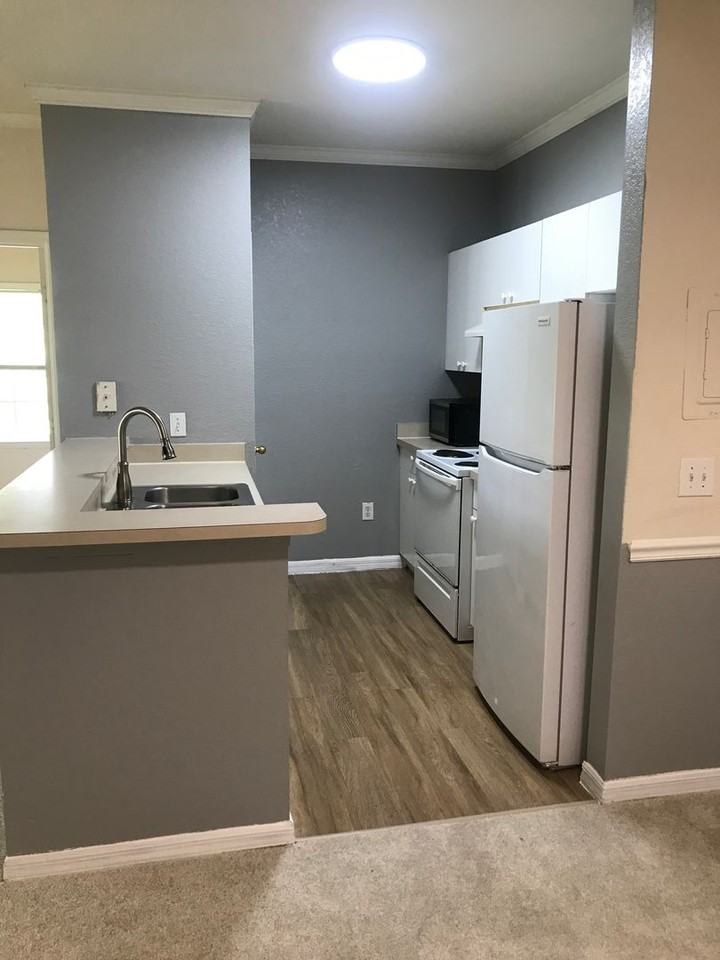 3757 Conroy Rd - Photo 5 of 32