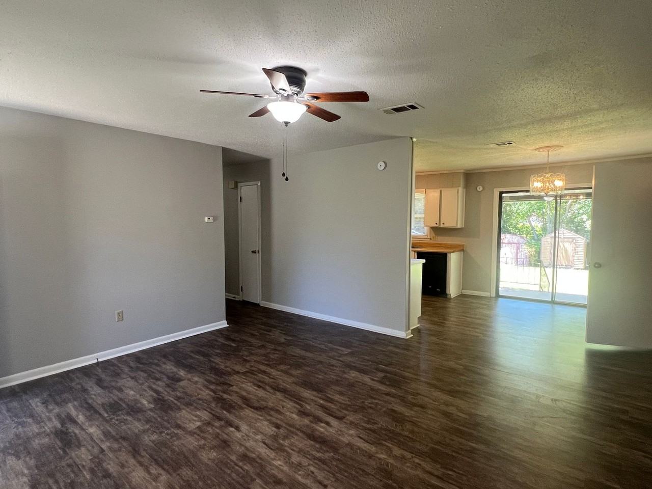 211 Laverne Dr - Photo 3 of 28