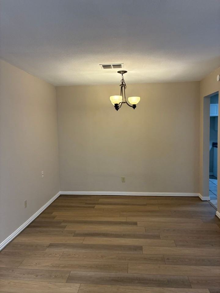 3006 46th St - Photo 4 of 10