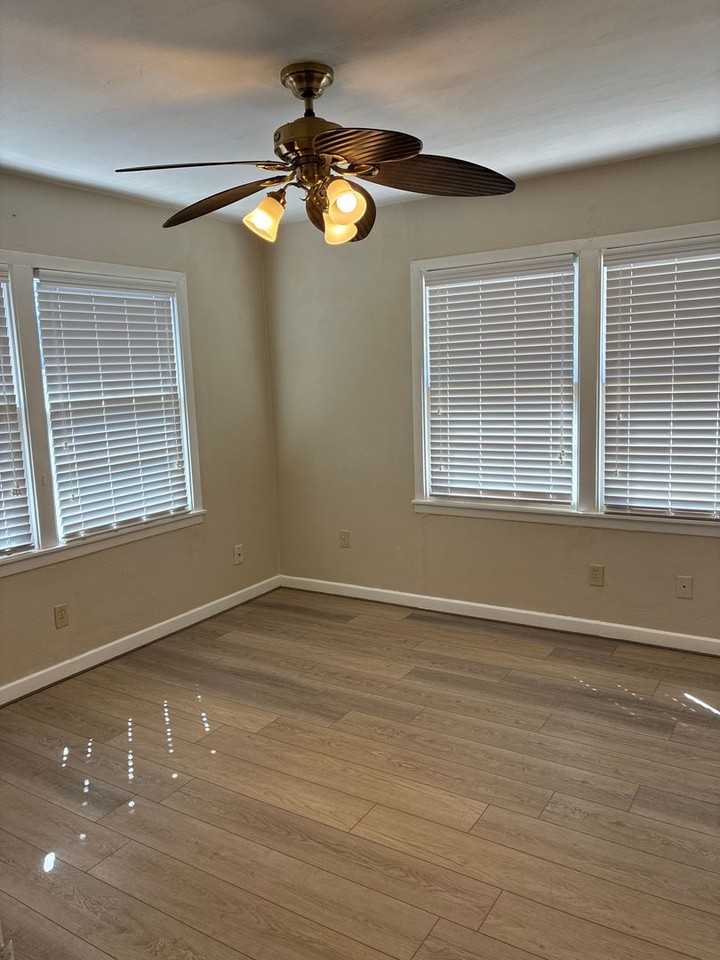 3006 46th St - Photo 5 of 10
