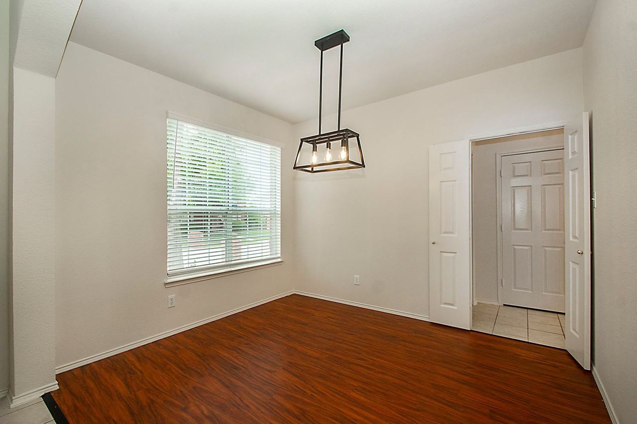 5809 Deer Run Dr - Photo 3 of 30