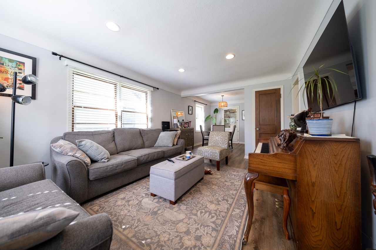 3232 Idaho Ave S #1 - Photo 3 of 30