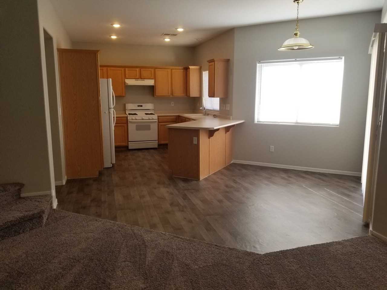 11005 Saint Rafael St - Photo 4 of 17