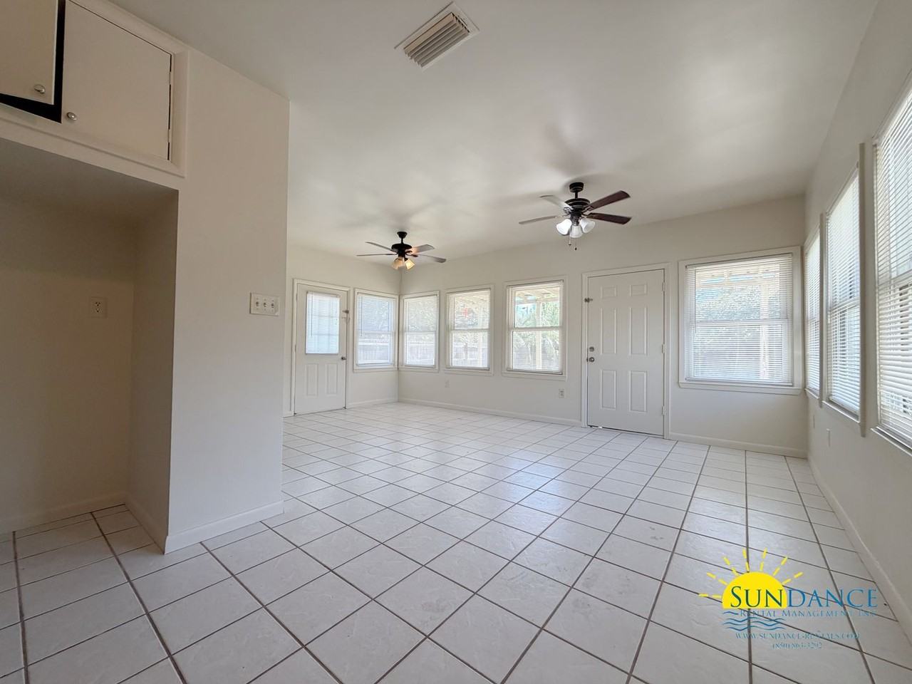 37 Laurie Dr Ne - Photo 4 of 15