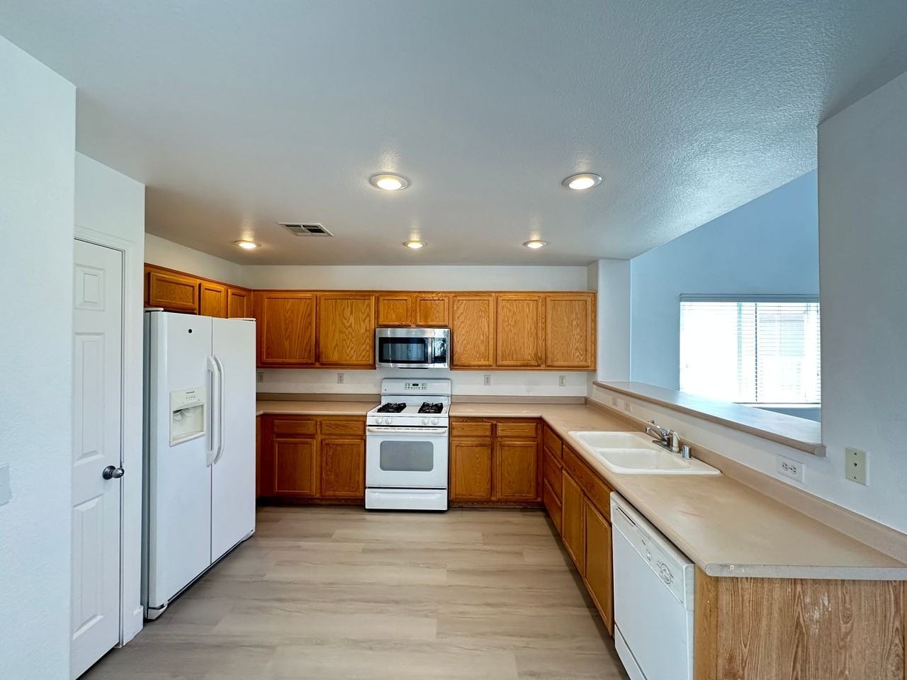 8222 Amphora St - Photo 3 of 22
