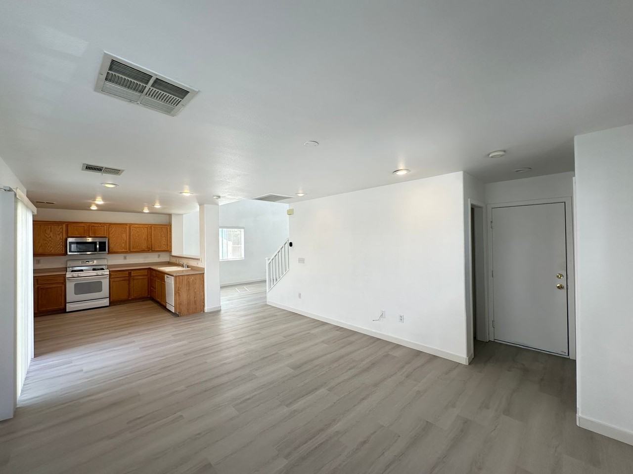 8222 Amphora St - Photo 4 of 22