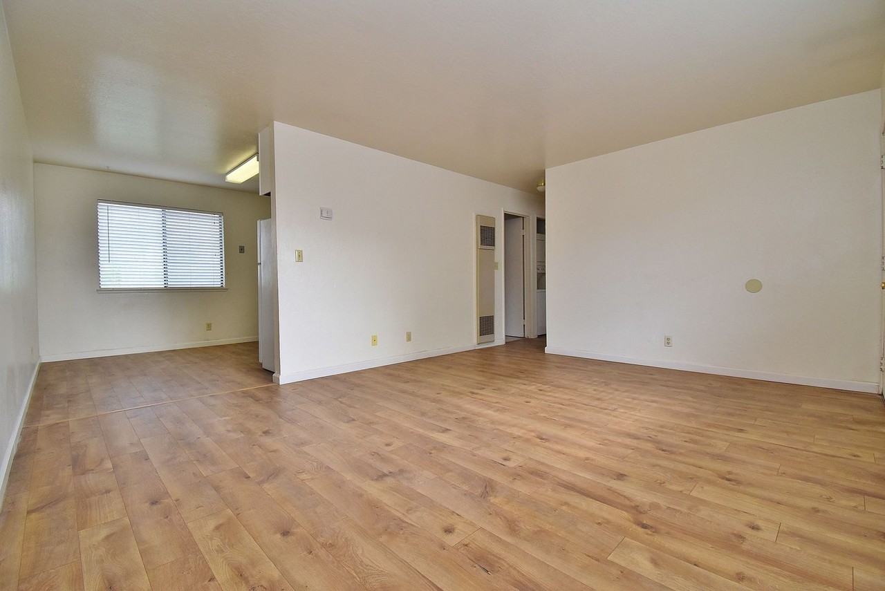 21955 Idena Ave - Photo 3 of 11