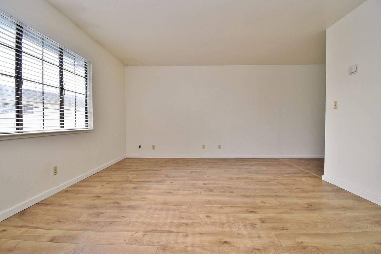 21955 Idena Ave - Photo 4 of 11