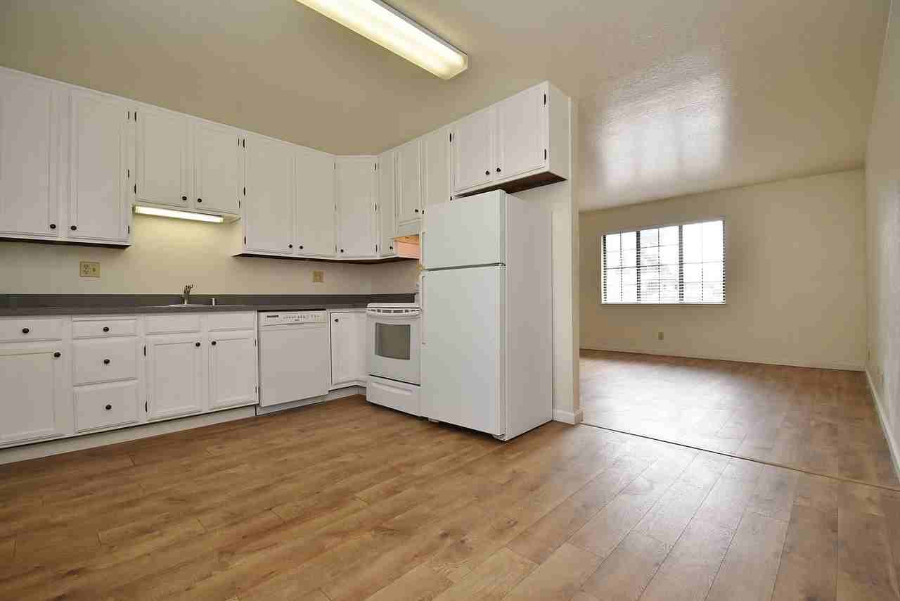 21955 Idena Ave - Photo 5 of 11