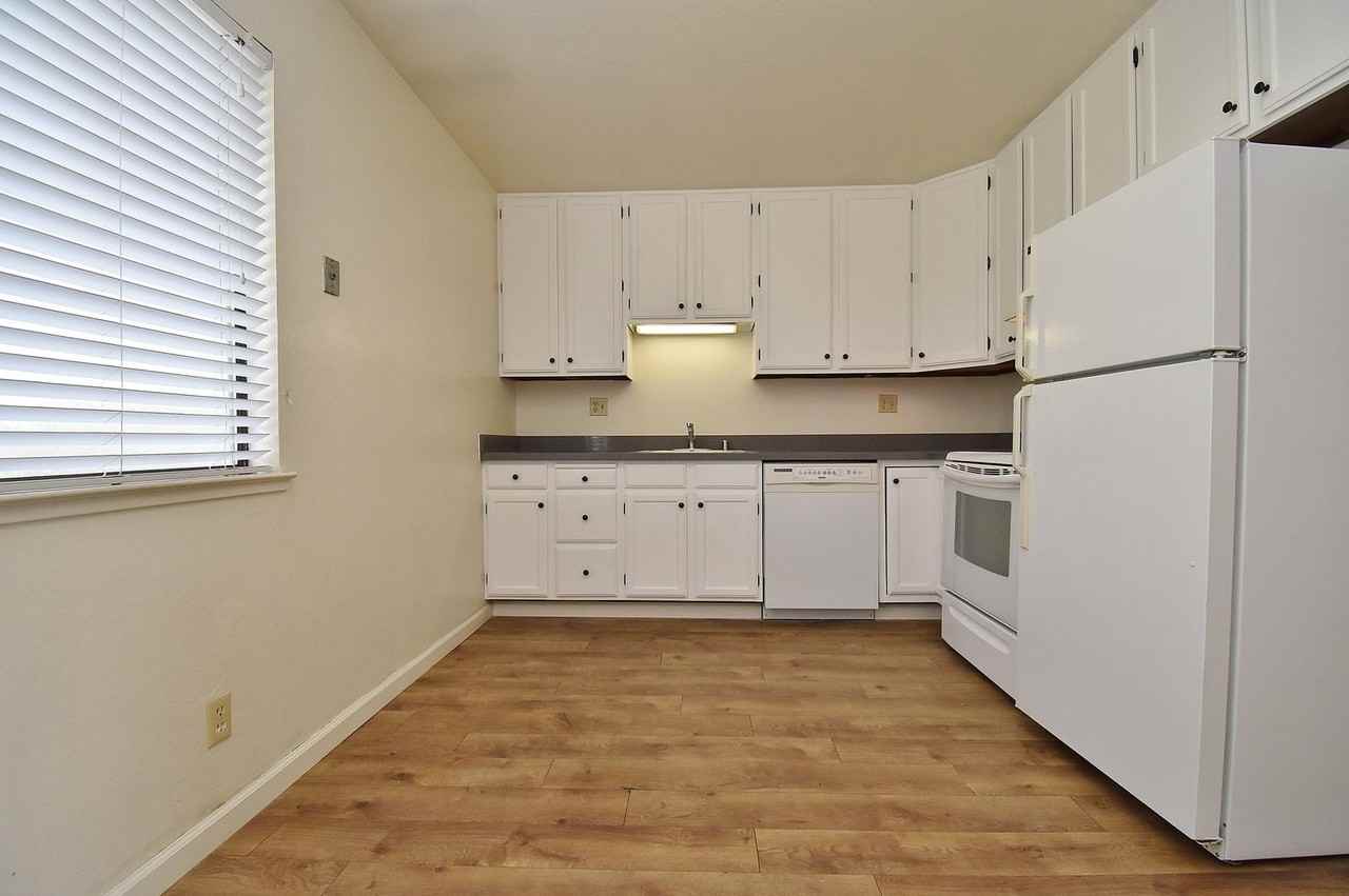 21955 Idena Ave - Photo 6 of 11