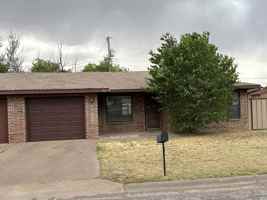 featured image of 907 W 15th St