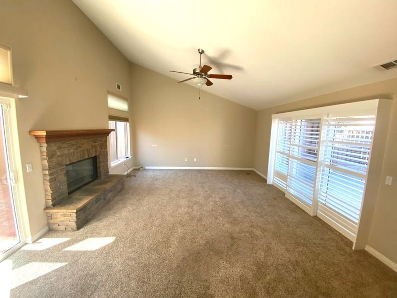 4354 Foxenwood Cir - Photo 3 of 18