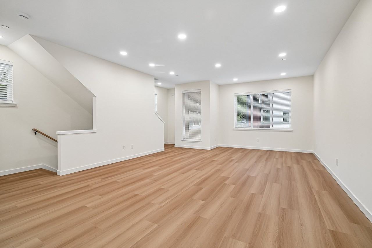 WRE WDVL - 950 Maple Avenue - Photo 3 of 34