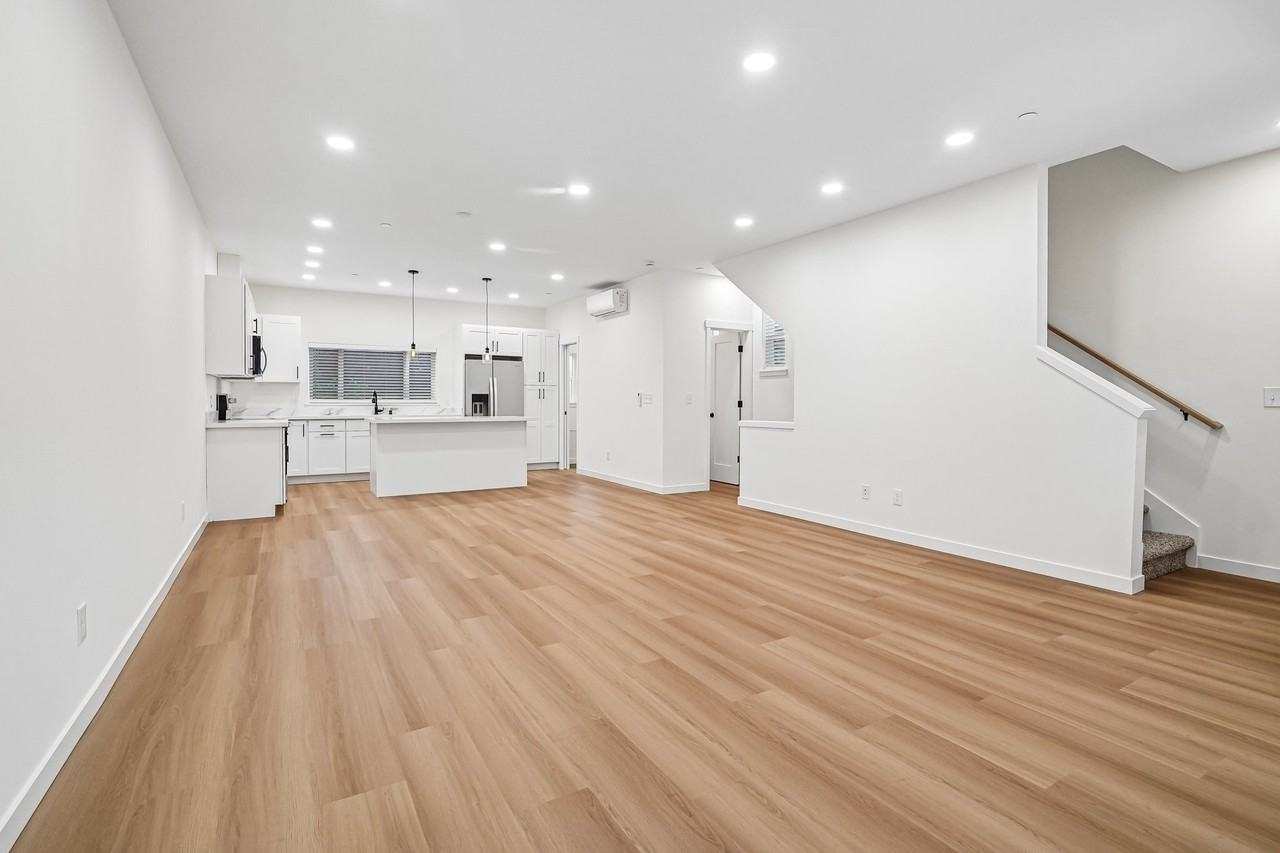 WRE WDVL - 950 Maple Avenue - Photo 4 of 34