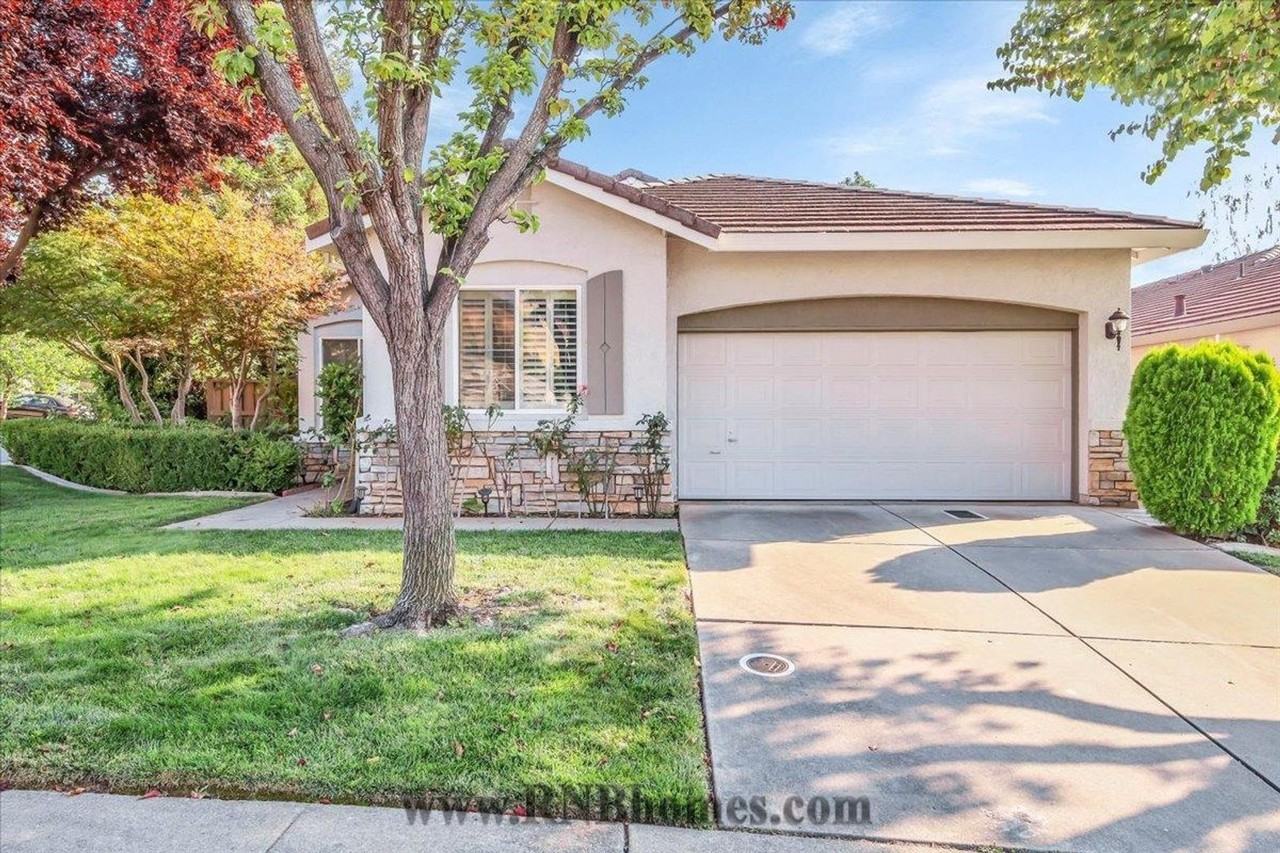 941 Cameron Dr - Photo 2 of 33