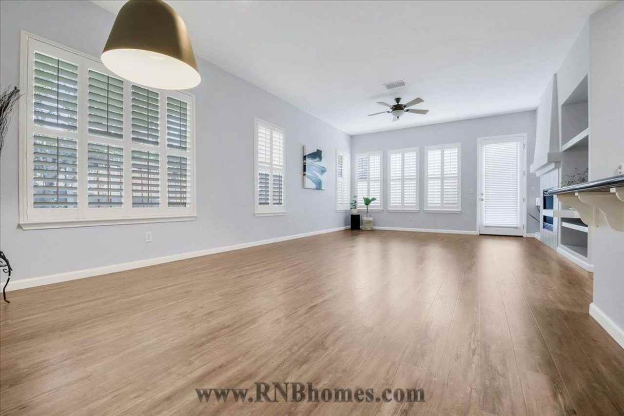 941 Cameron Dr - Photo 3 of 33