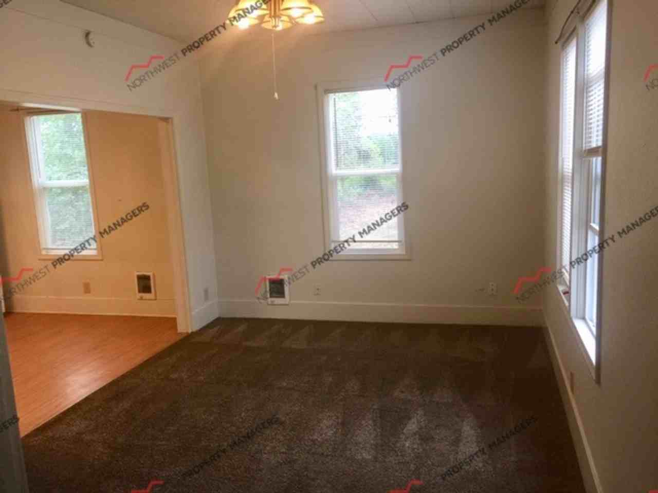901 Nw Saint Helens Ave - Photo 2 of 13