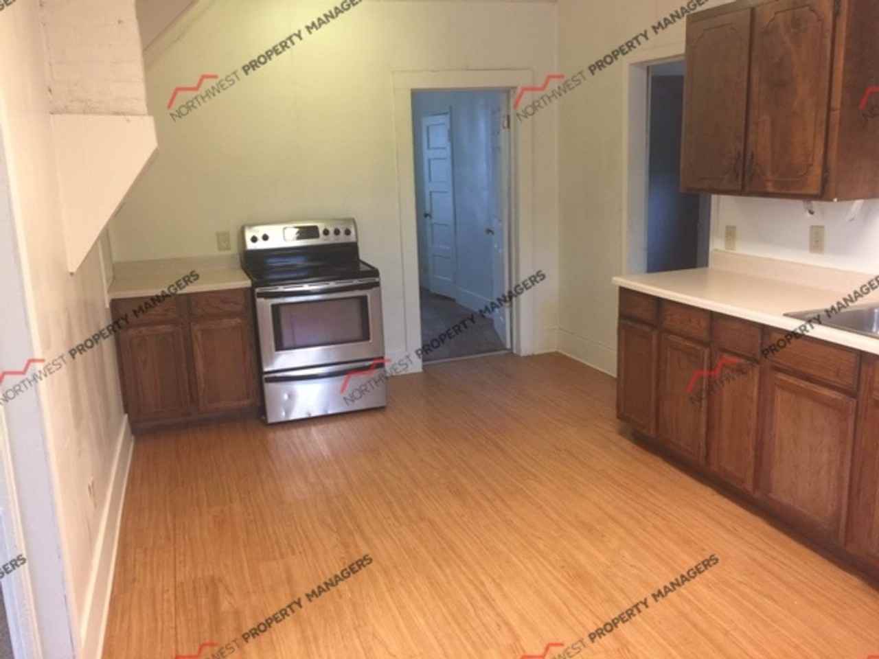 901 Nw Saint Helens Ave - Photo 4 of 13