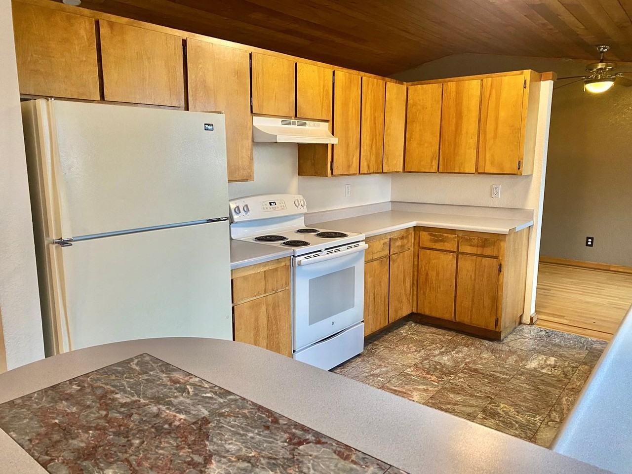 2816 Ne Lapointe Ct - Photo 6 of 16