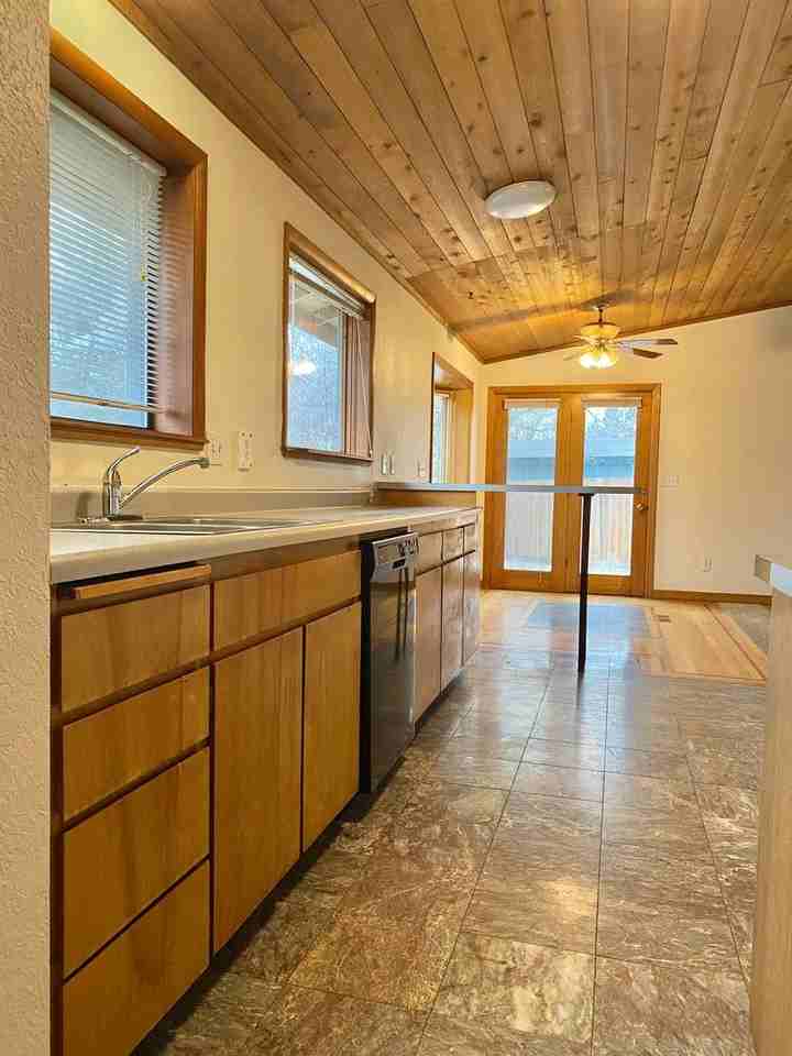 2816 Ne Lapointe Ct - Photo 7 of 16