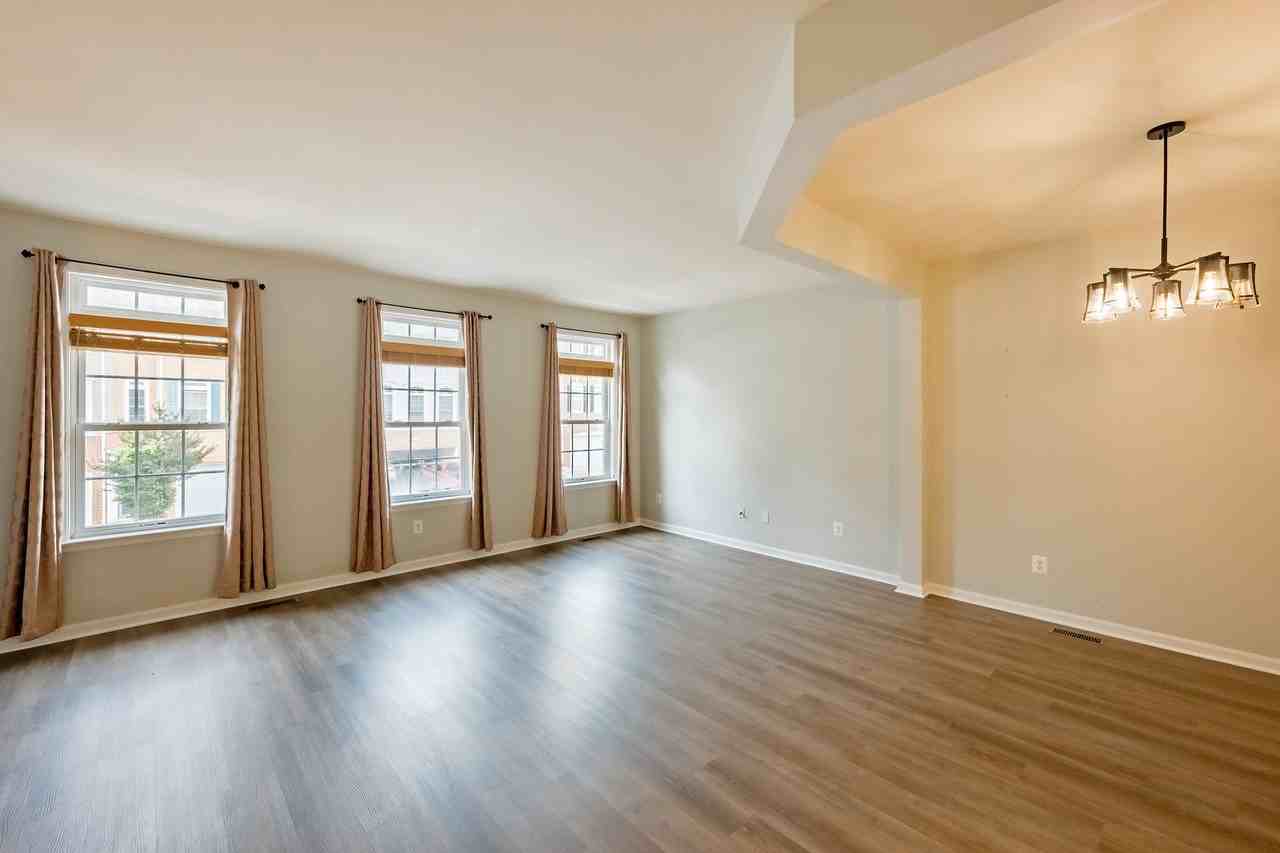 3385 Beechcliff Dr - Photo 5 of 49