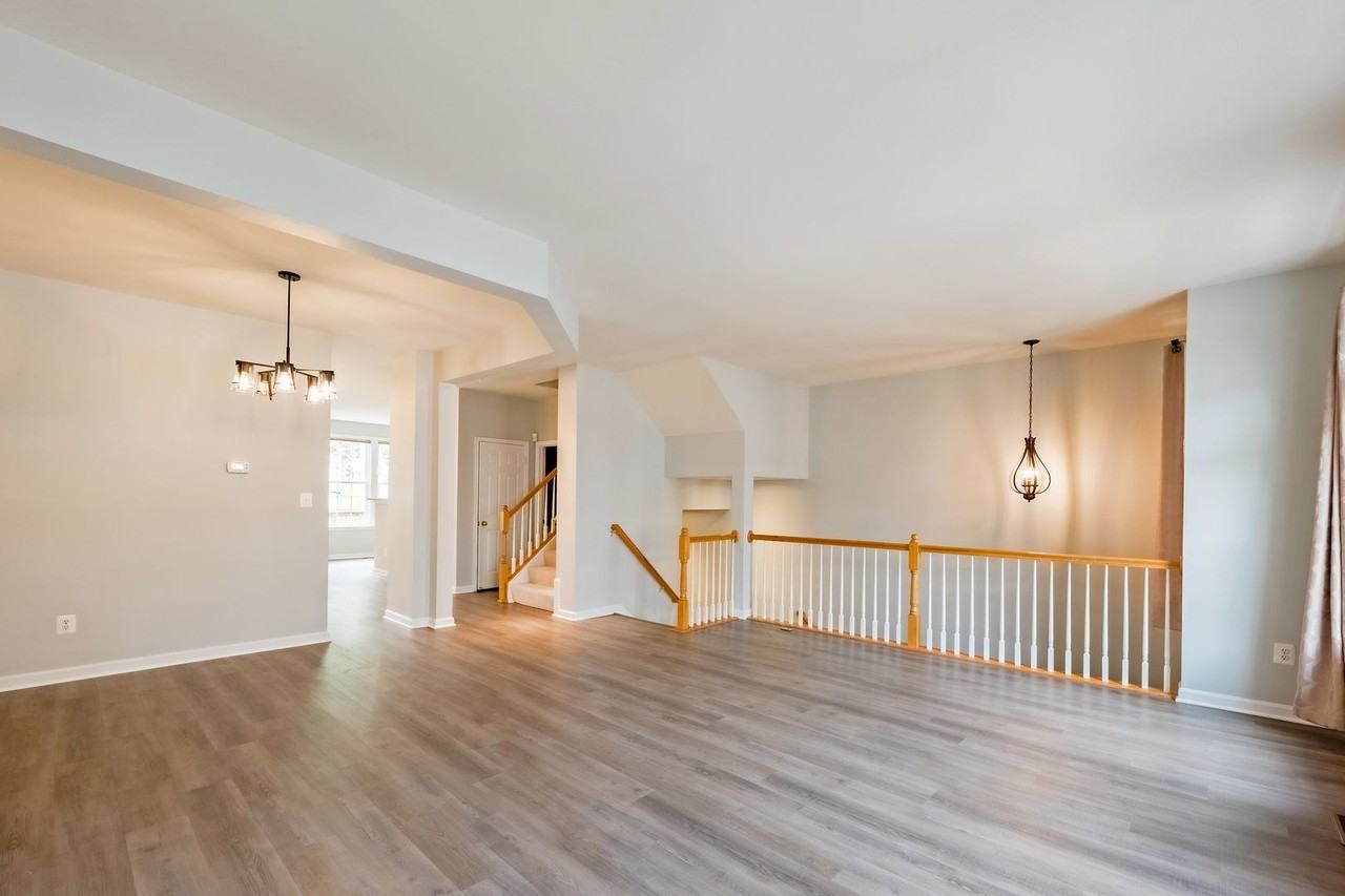 3385 Beechcliff Dr - Photo 7 of 49