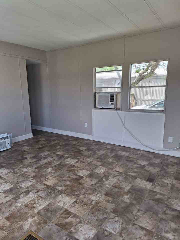 123 Holly St - Photo 3 of 17