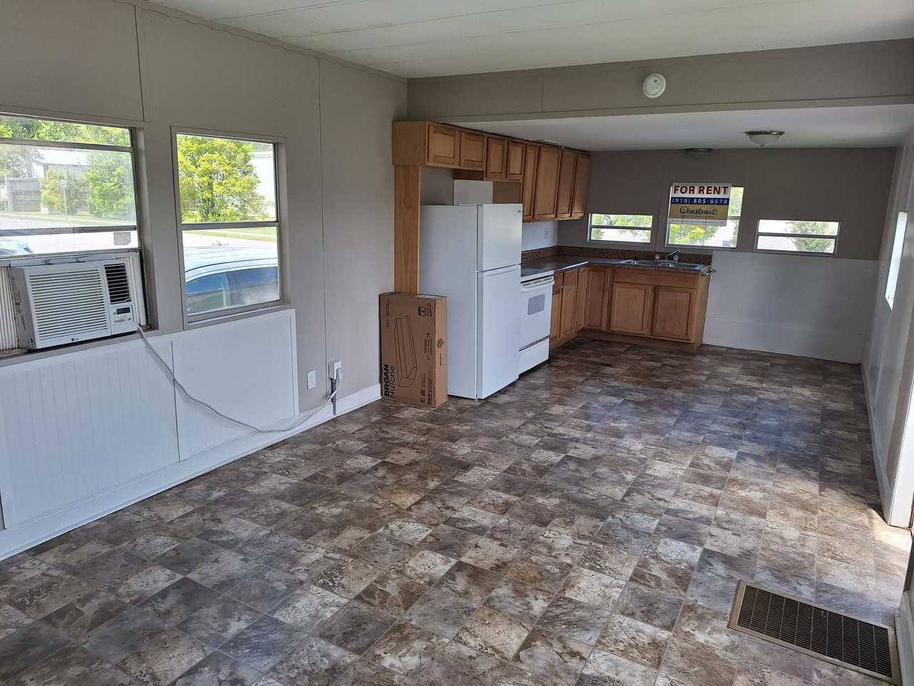 123 Holly St - Photo 7 of 17