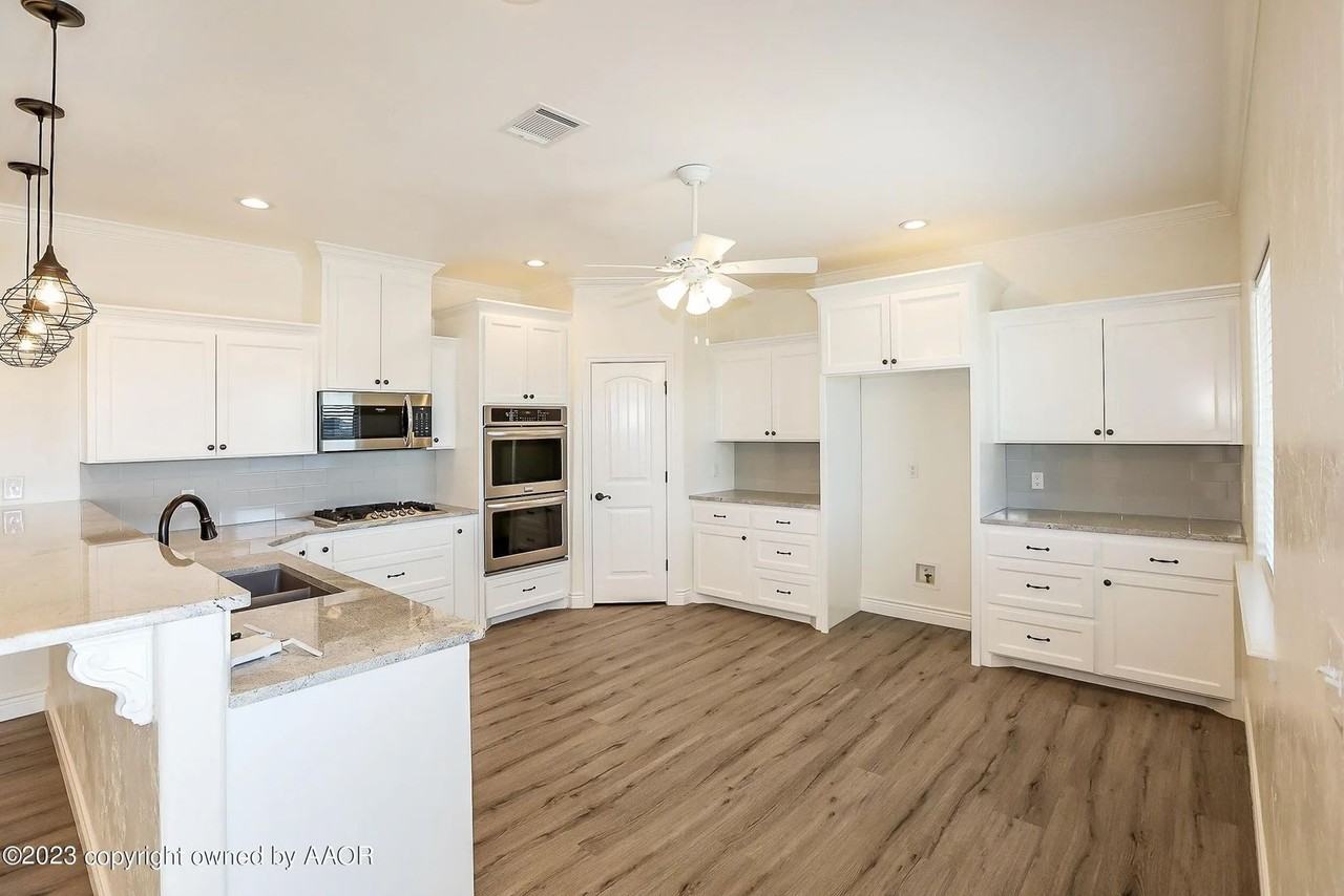 18401 Bradley Ln - Photo 6 of 24