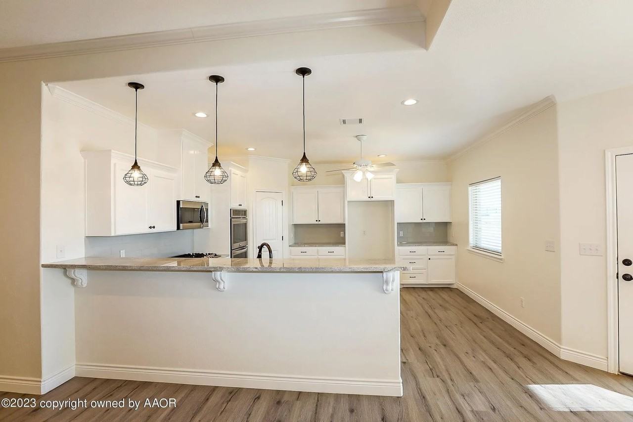 18401 Bradley Ln - Photo 7 of 24