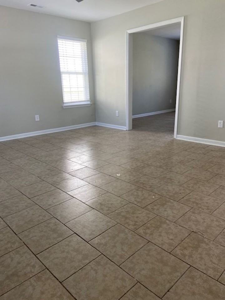 5176 Brooktree Dr - Photo 3 of 19