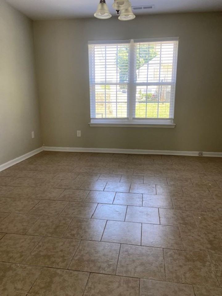 5176 Brooktree Dr - Photo 4 of 19