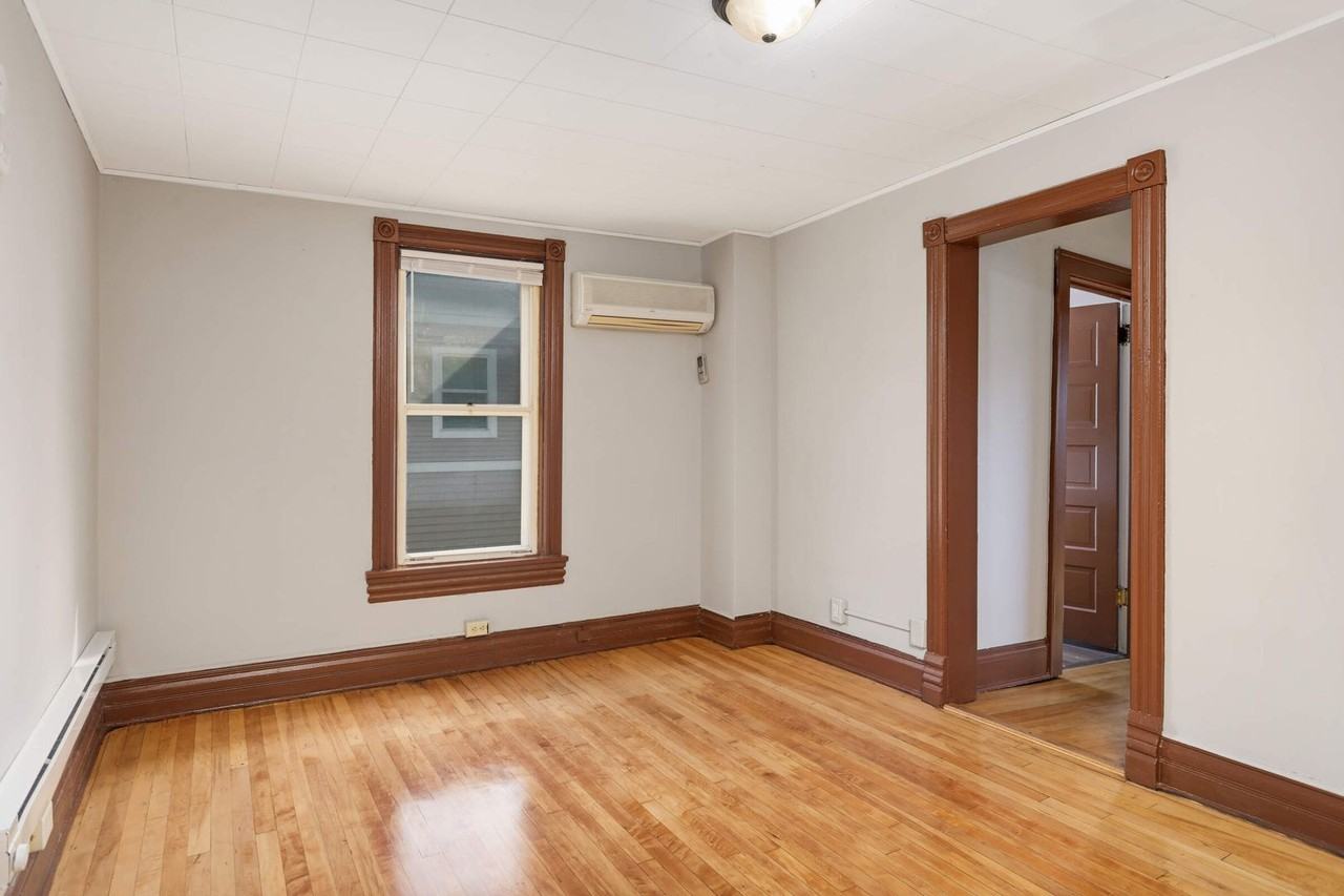 375 Erie Street - Photo 4 of 48