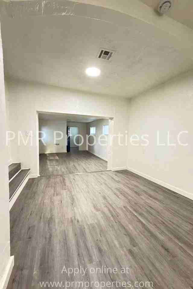 1421 Nw 23rd St - Photo 2 of 14