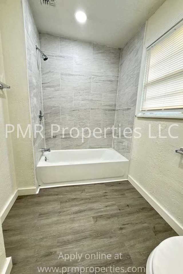 1421 Nw 23rd St - Photo 6 of 14