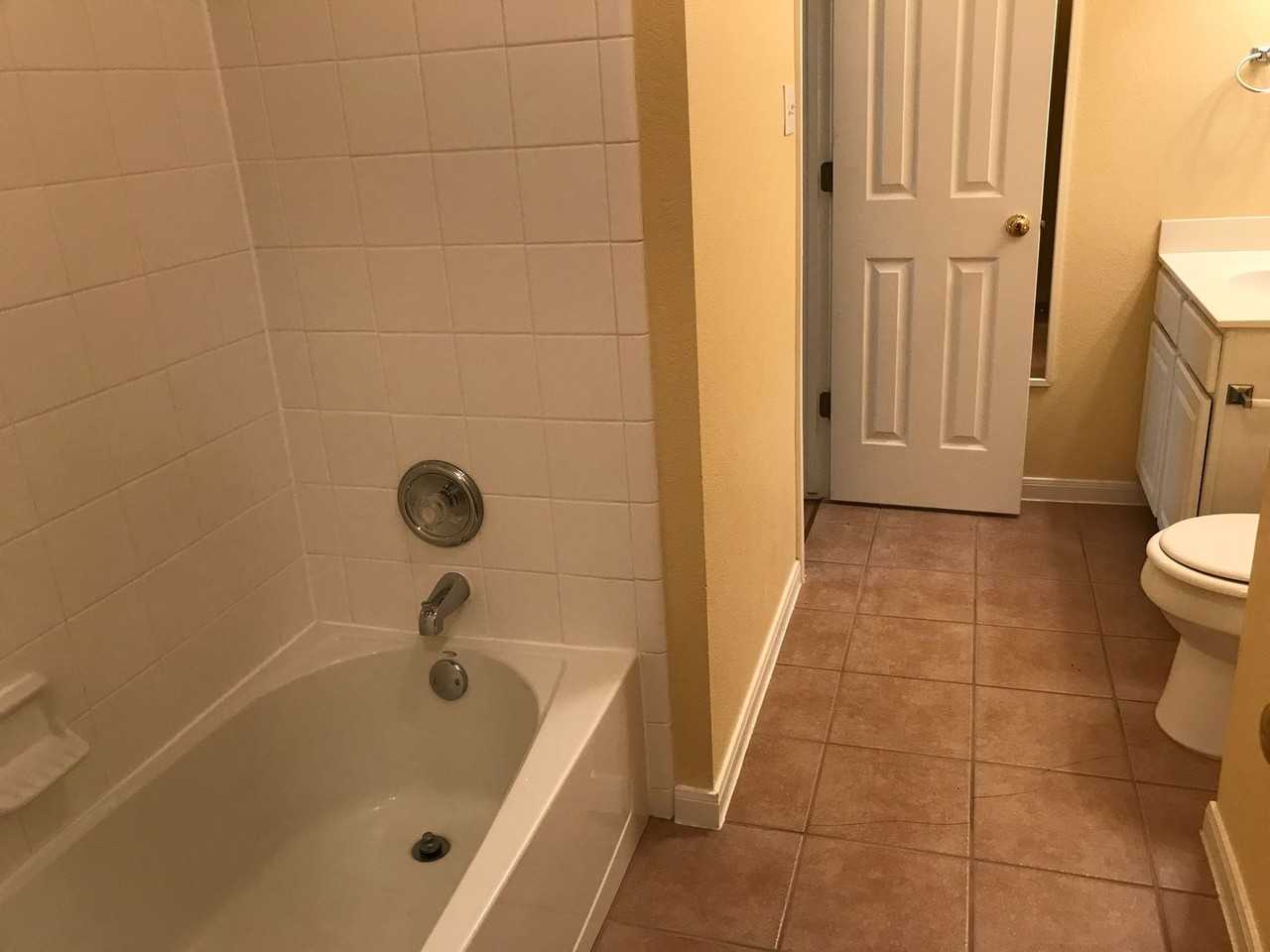 523 Westbury Ln - Photo 2 of 41