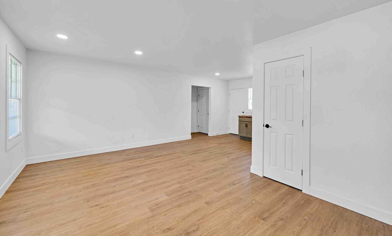 712 Proctor Ave - Photo 3 of 31