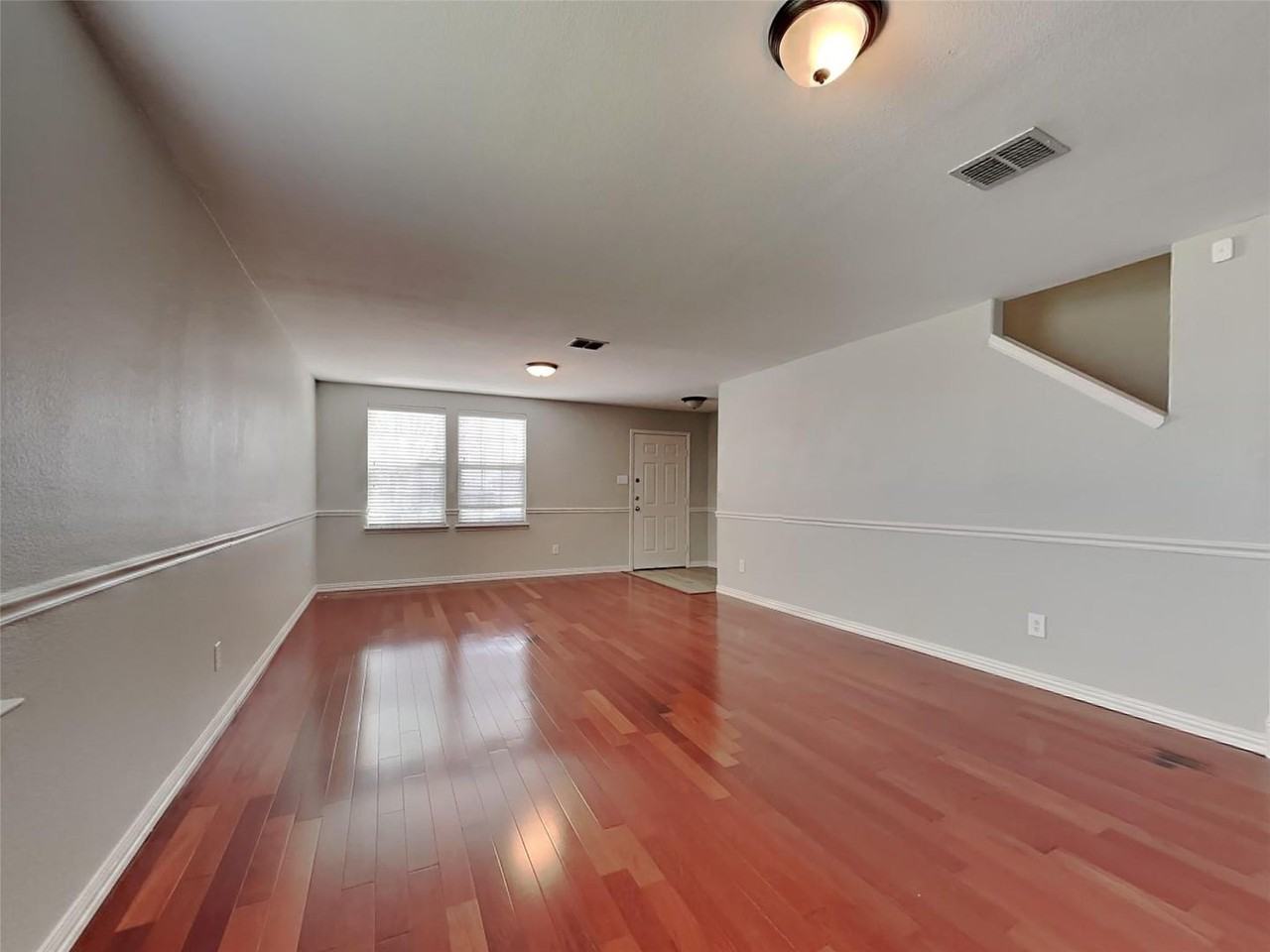527 Laurel Ln - Photo 3 of 33