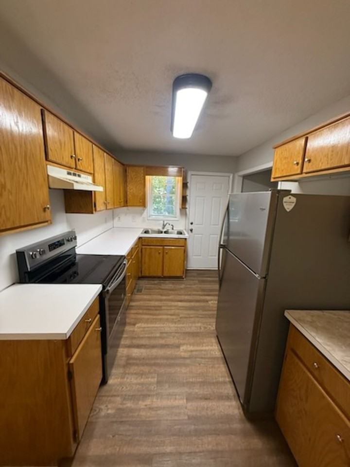 746 Breeze Hill Rd - Photo 3 of 7