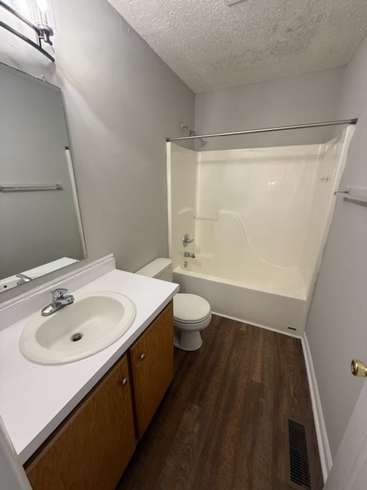 746 Breeze Hill Rd - Photo 5 of 7