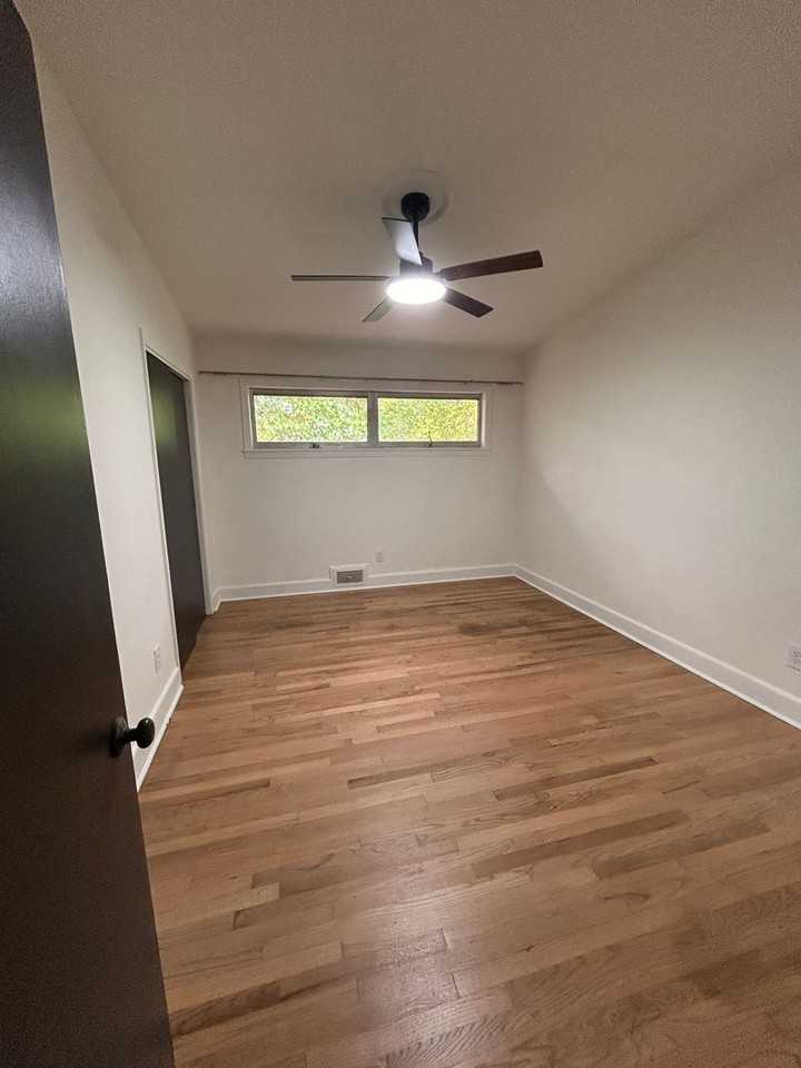 271 Lakeside Dr - Photo 2 of 8