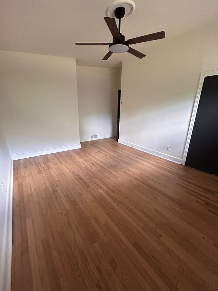271 Lakeside Dr - Photo 3 of 8