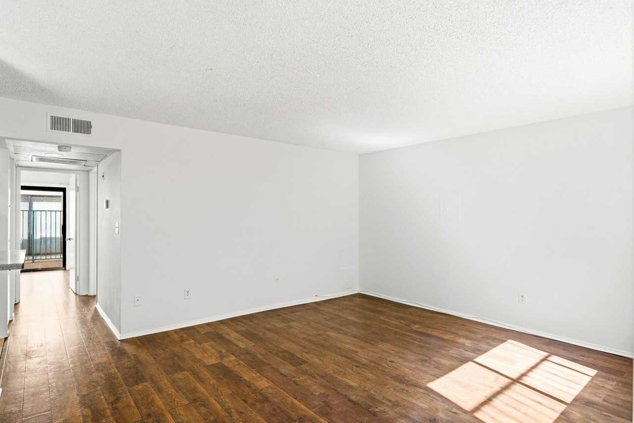 700 E Harvard St - Photo 6 of 28