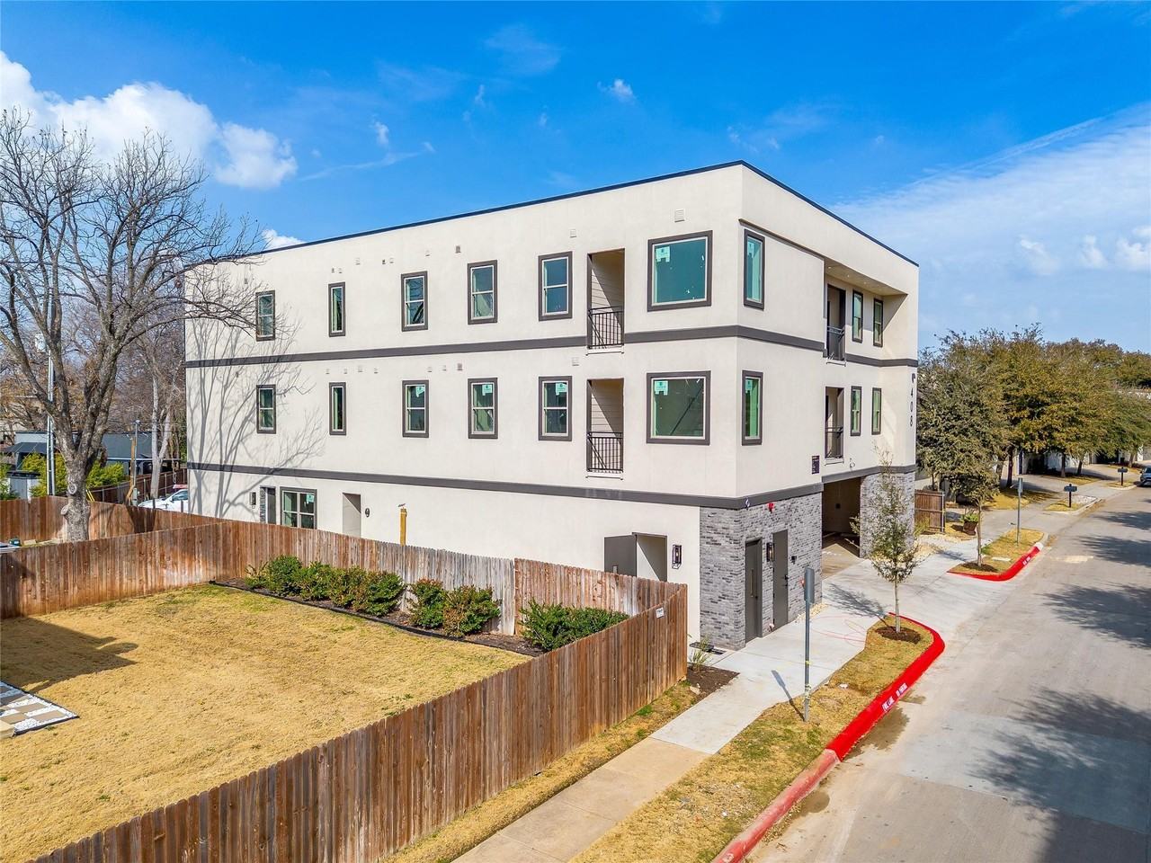 408 Foch Street - Photo 7 of 50